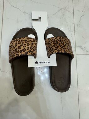 Lululemon Restfeel Slide - Leopard
